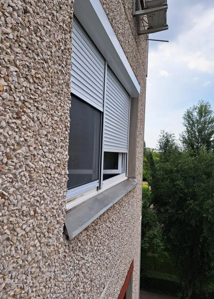 Roló szúnyogháló panel ablakon